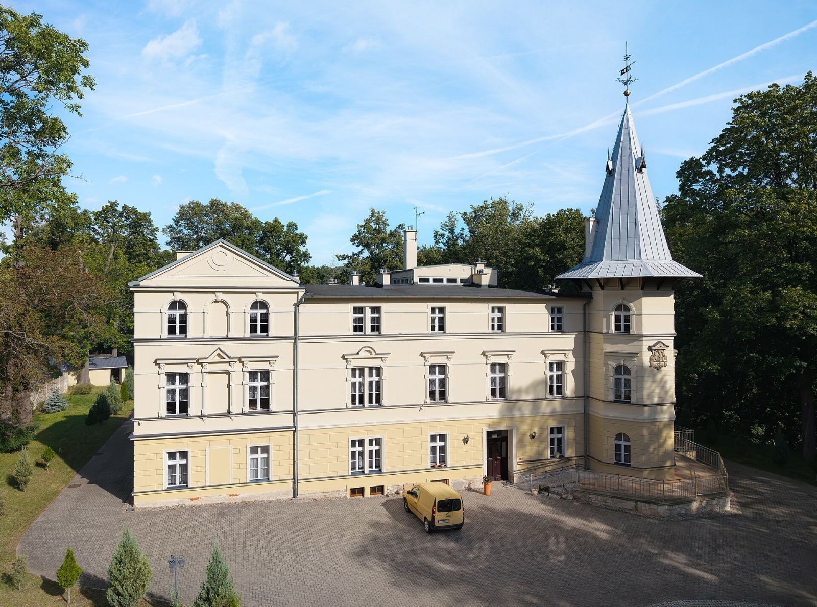 Pałac, Żelazno