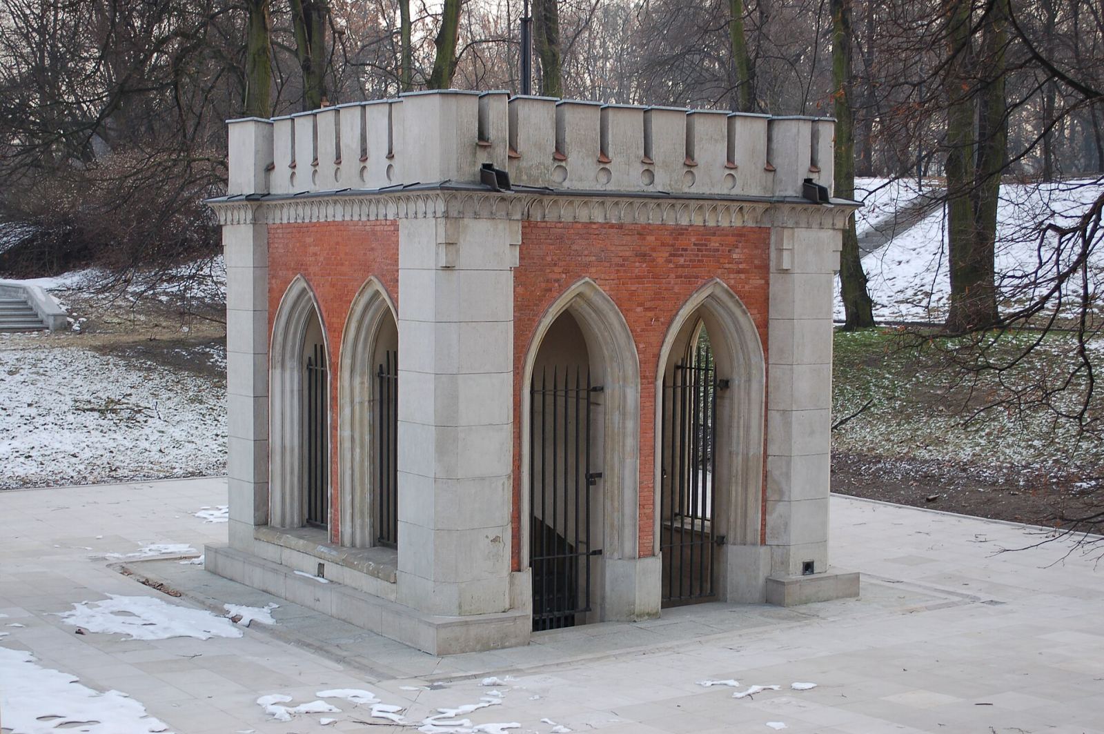 Obudowa źródła, Warszawa