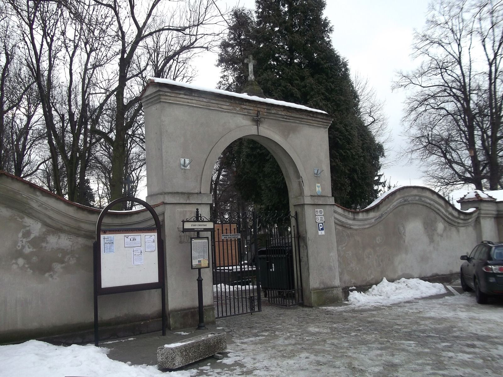 Mur ogrodzeniowy, Tarnów