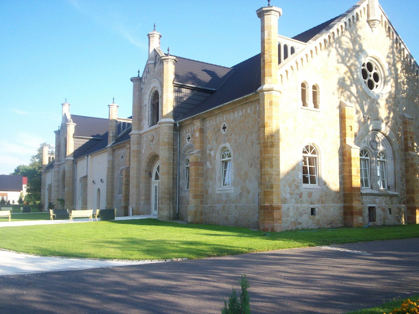 Stajnia, Brunów