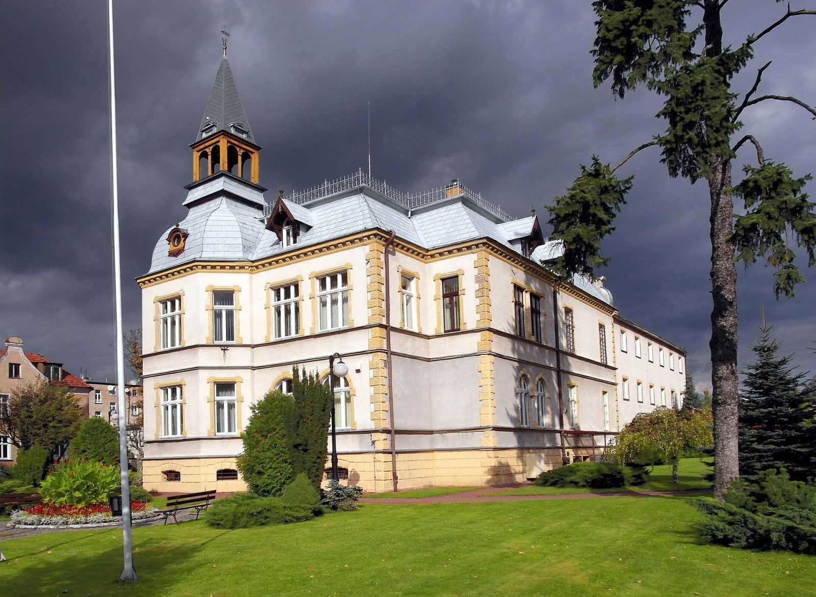 Willa, ob. ratusz, Dębno