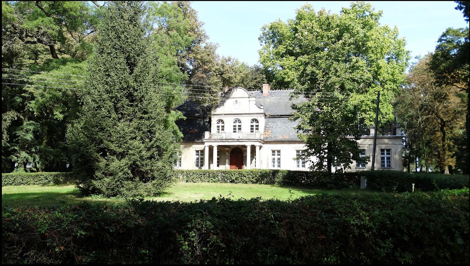 Dwór, Kobylniki