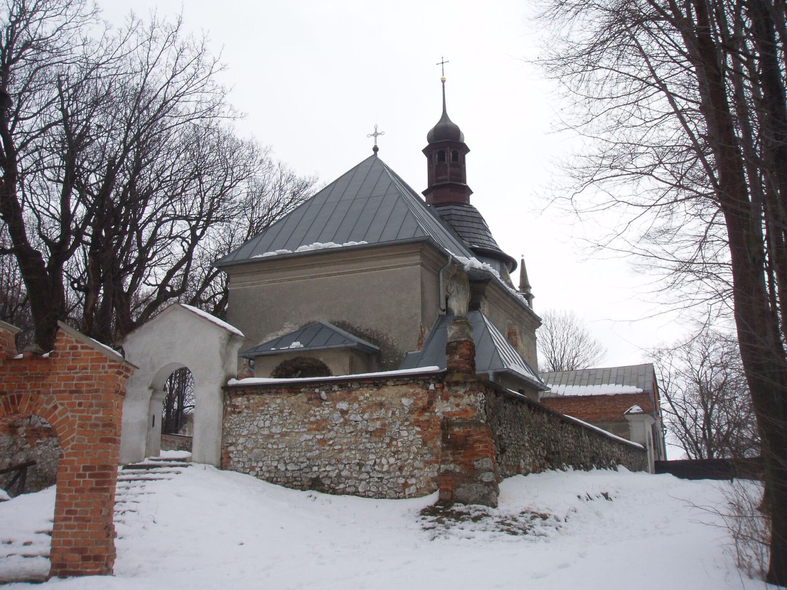Zespół kościoła filialnego pw. Wniebowzięcia NMP, Grodzisko