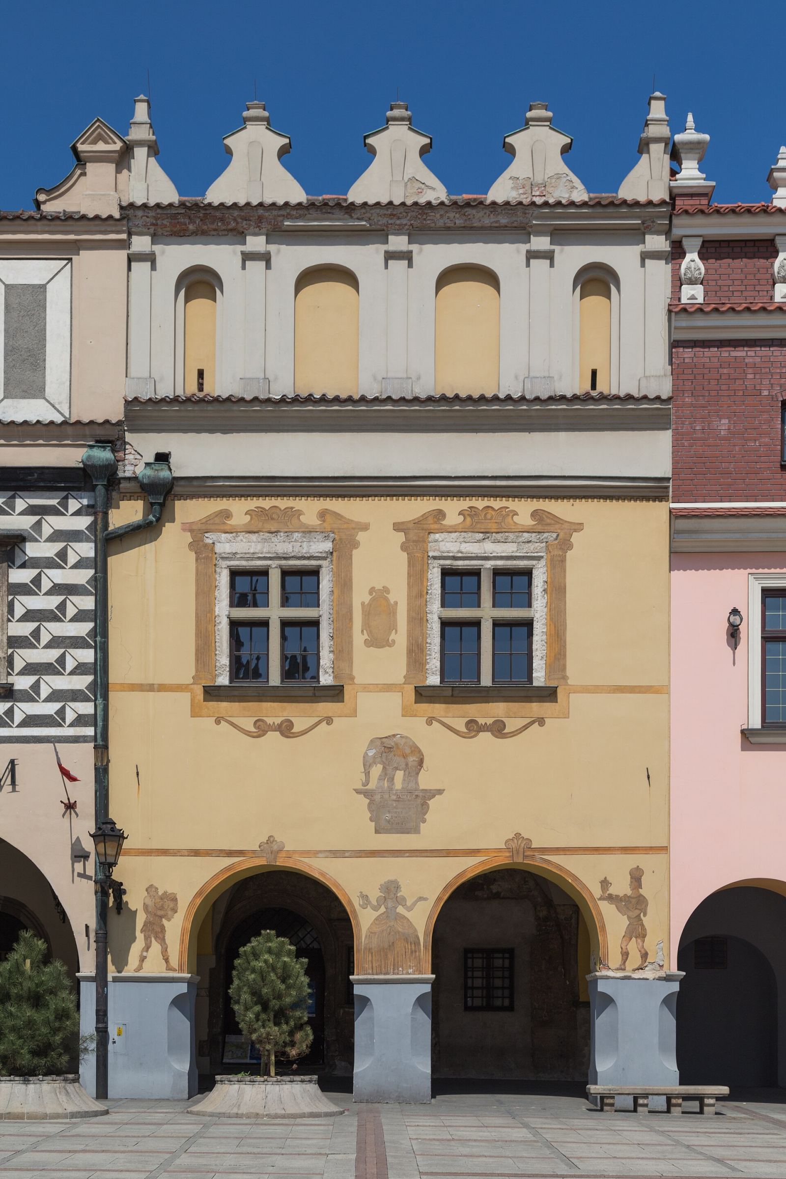 Kamienica z oficyną, Tarnów