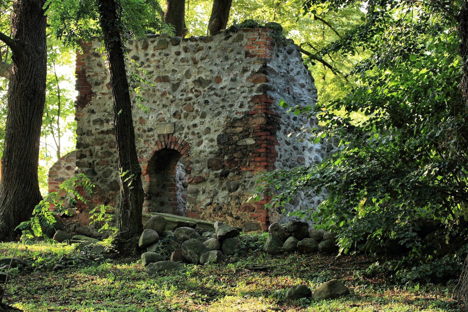 Ruina kościoła cmentarnego, Kaźmierzów