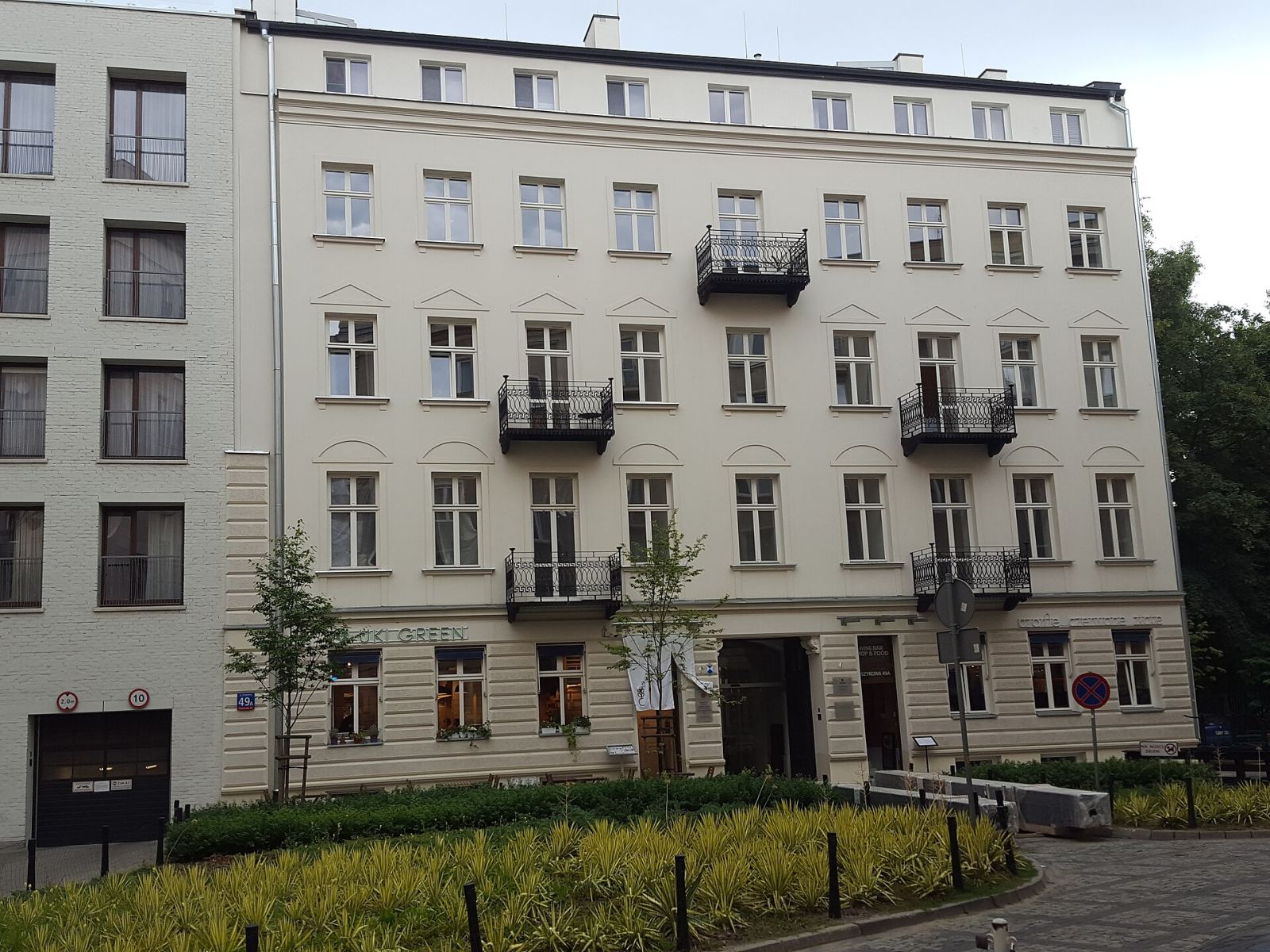 Kamienica z oficynami, Warszawa