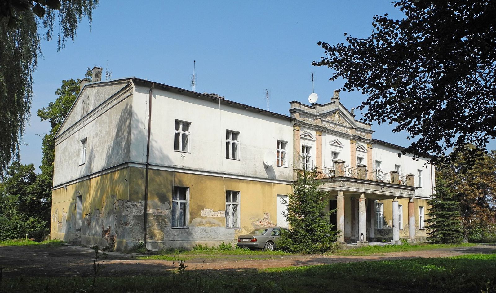 Pałac, Murowana Goślina