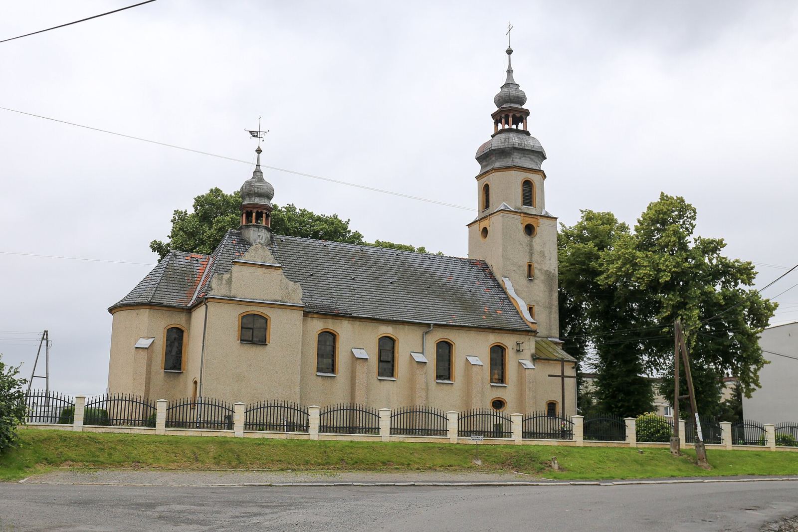 Kościół filialny pw. Najświętszego Serca Pana Jezusa, Tłustomosty