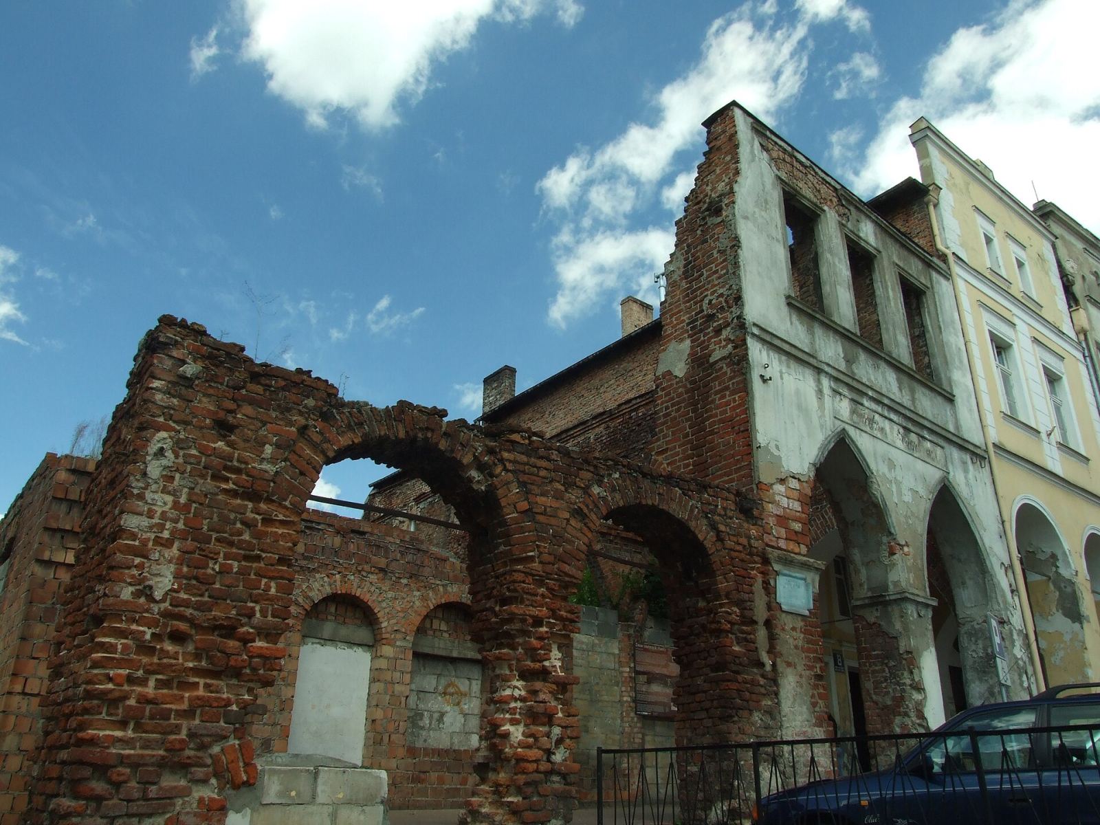 Ruiny kamienicy, Gniew