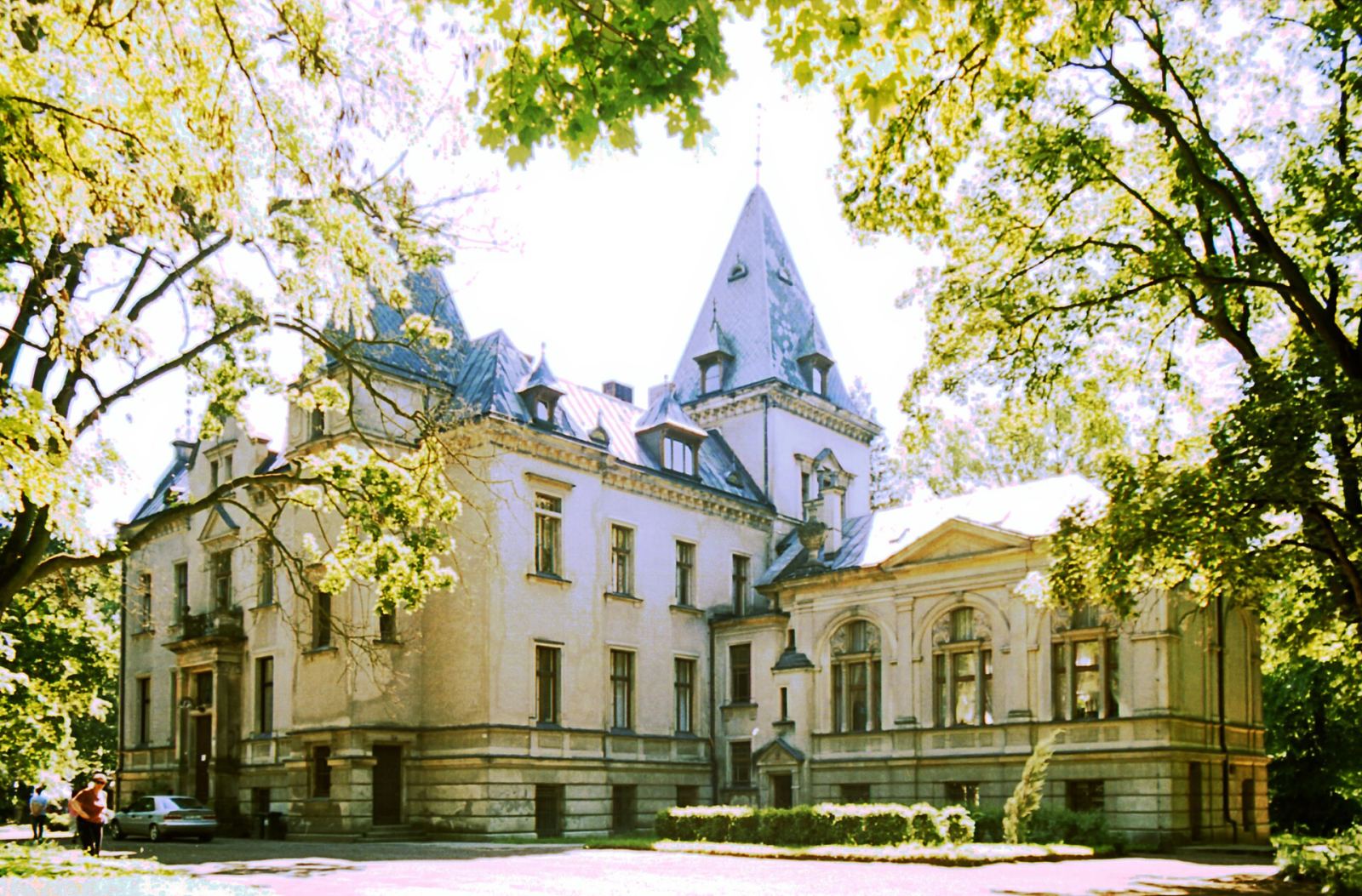 Pałac, Brody