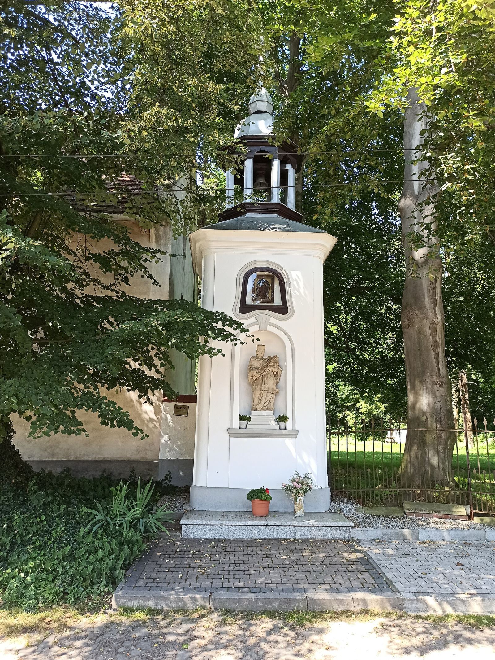 Kapliczka-dzwonnica, Słoków
