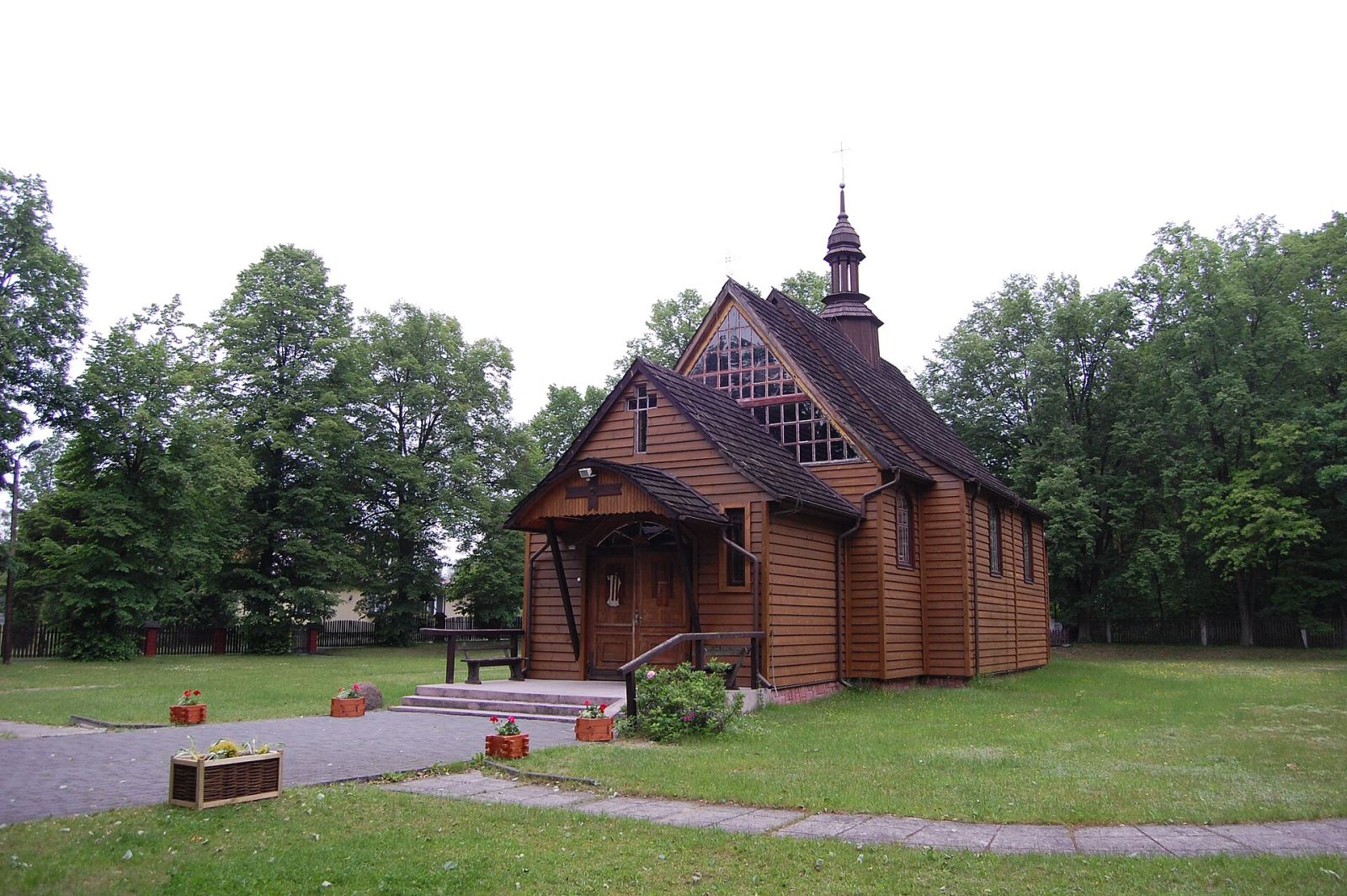 Zespół kościoła parafialnego pw. św. Wojciecha, Momoty Górne