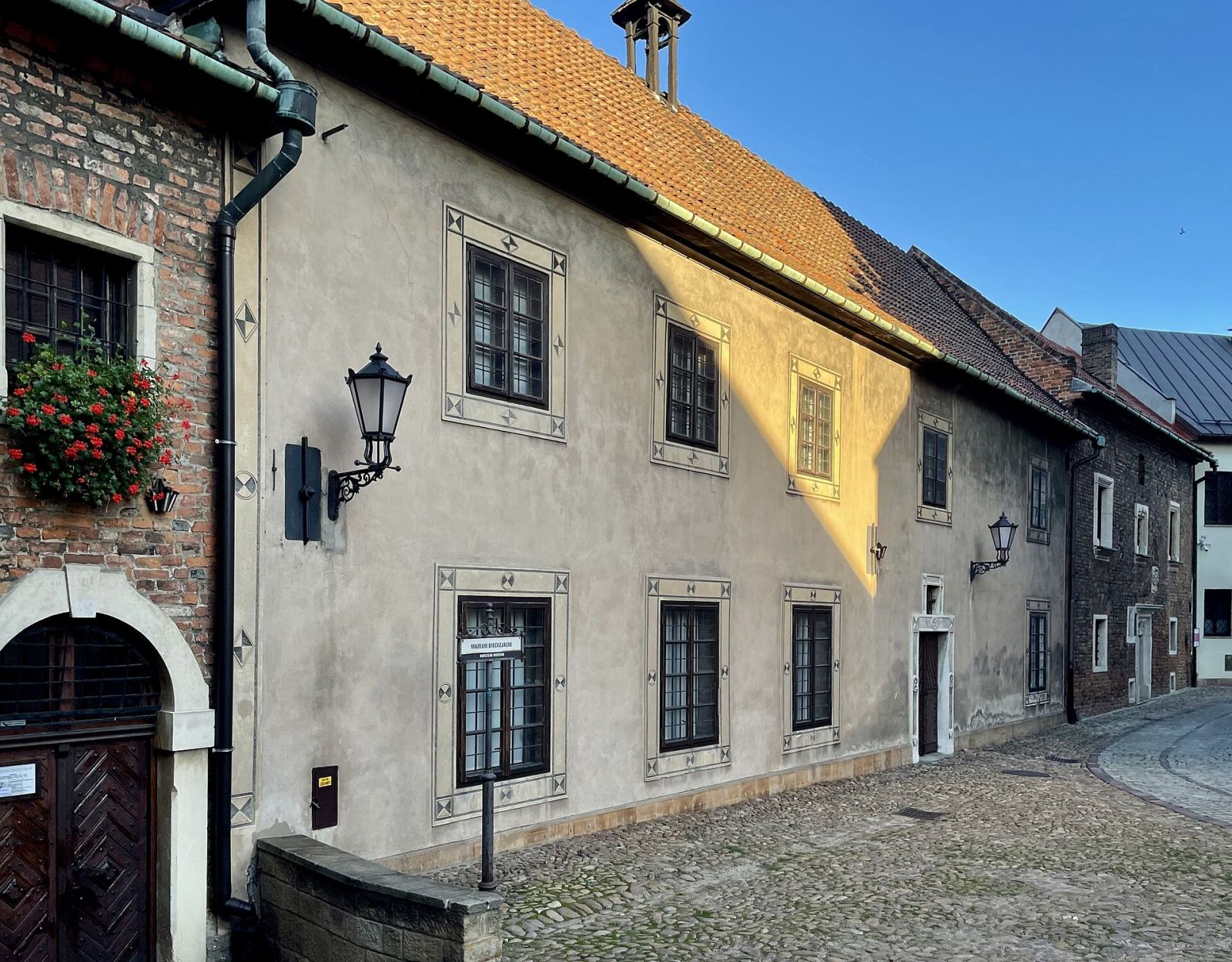 Akademiola, ob. Muzeum Diecezjalne, Tarnów