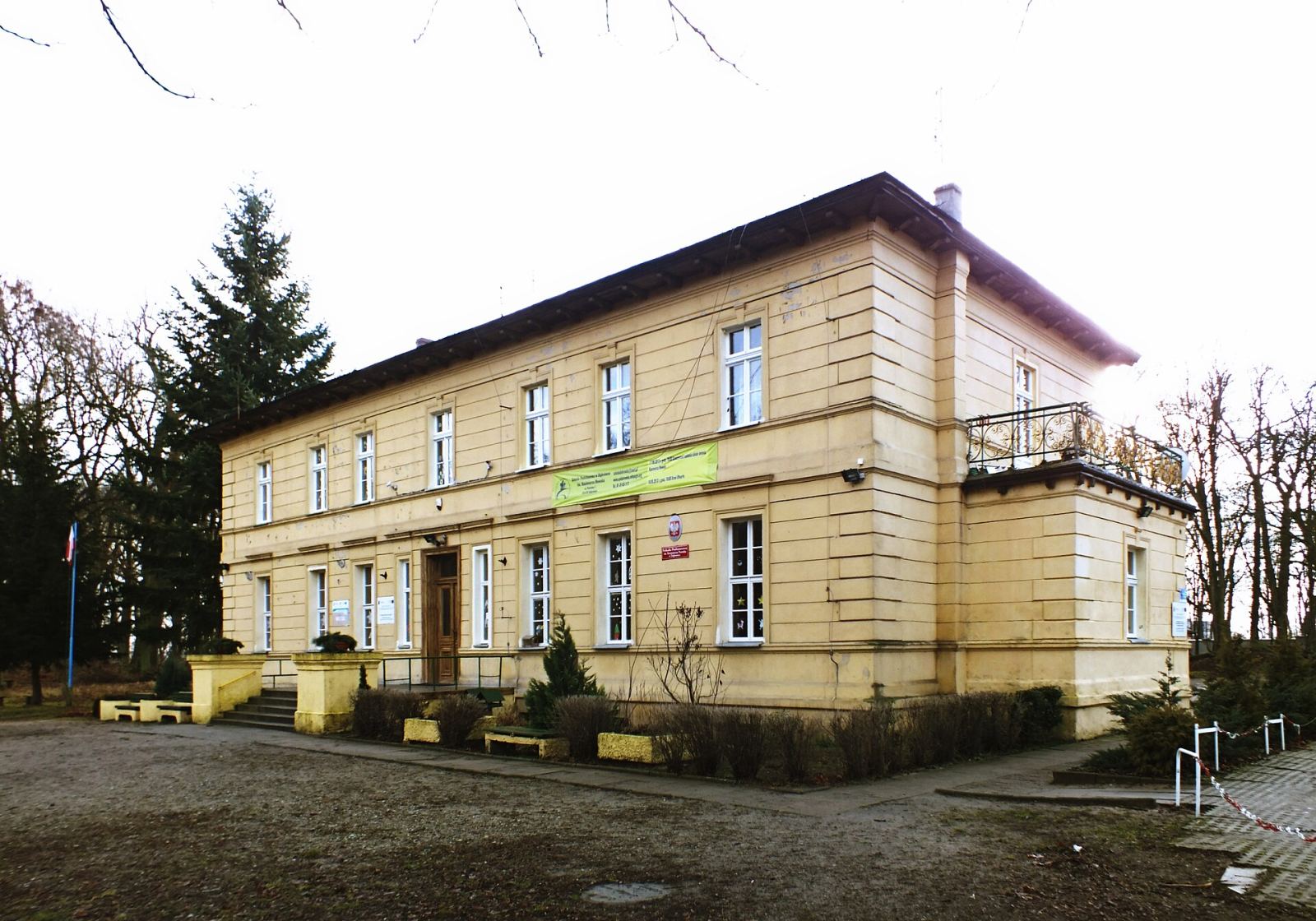Pałac, Dąbrówka