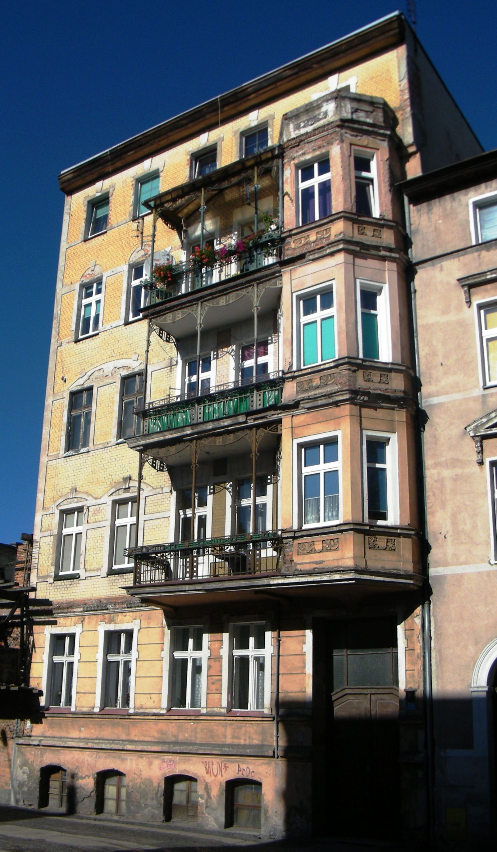 Dom, Brzeg