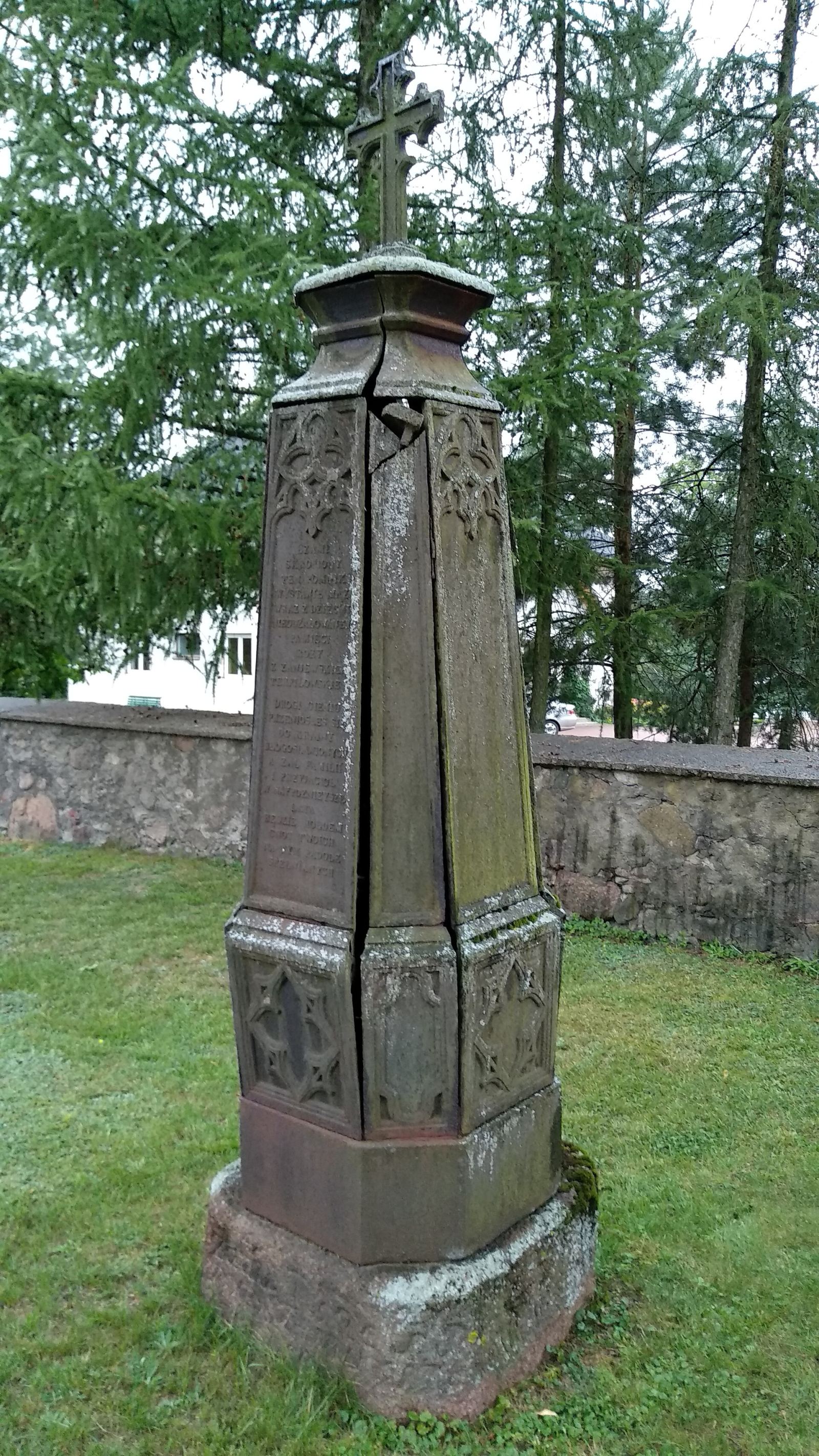 Cmentarz przykościelny, Kuźnica