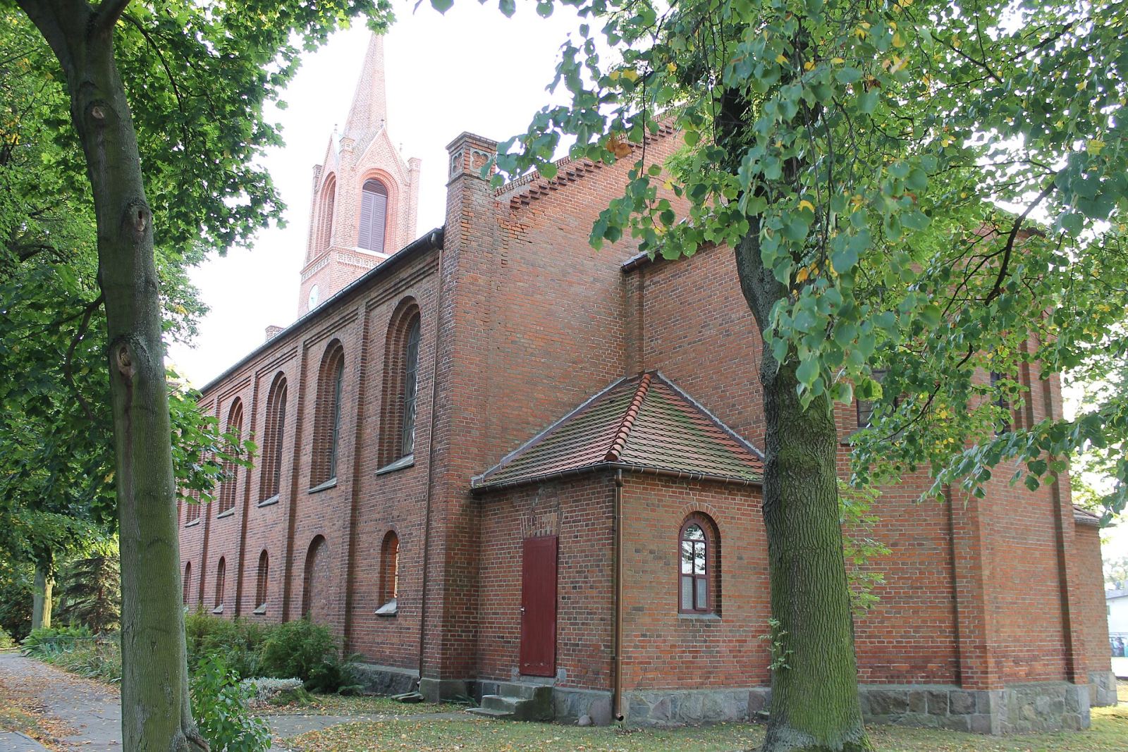 Kościół ewangelicki, ob. rzymskokatolicki parafialny pw. Trójcy Świętej, Książki