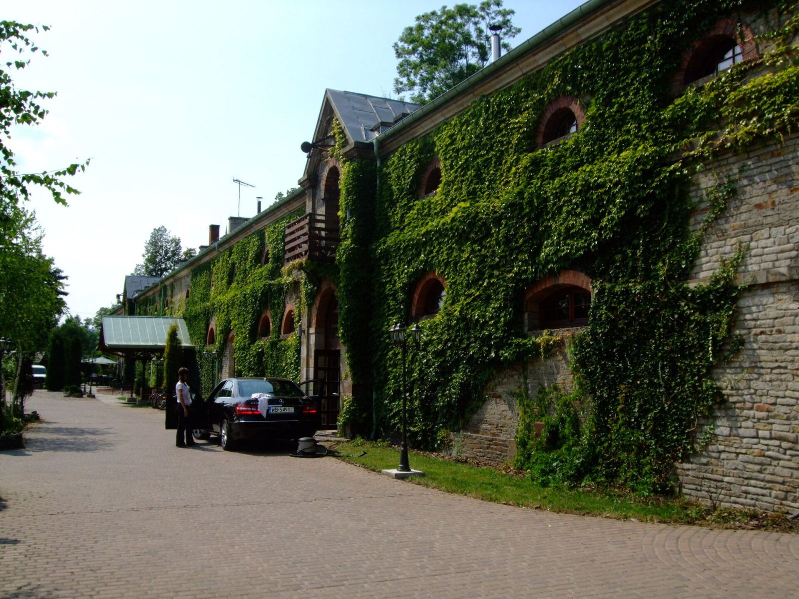 Stajnia, ob.hotel i restauracja, Chlewiska