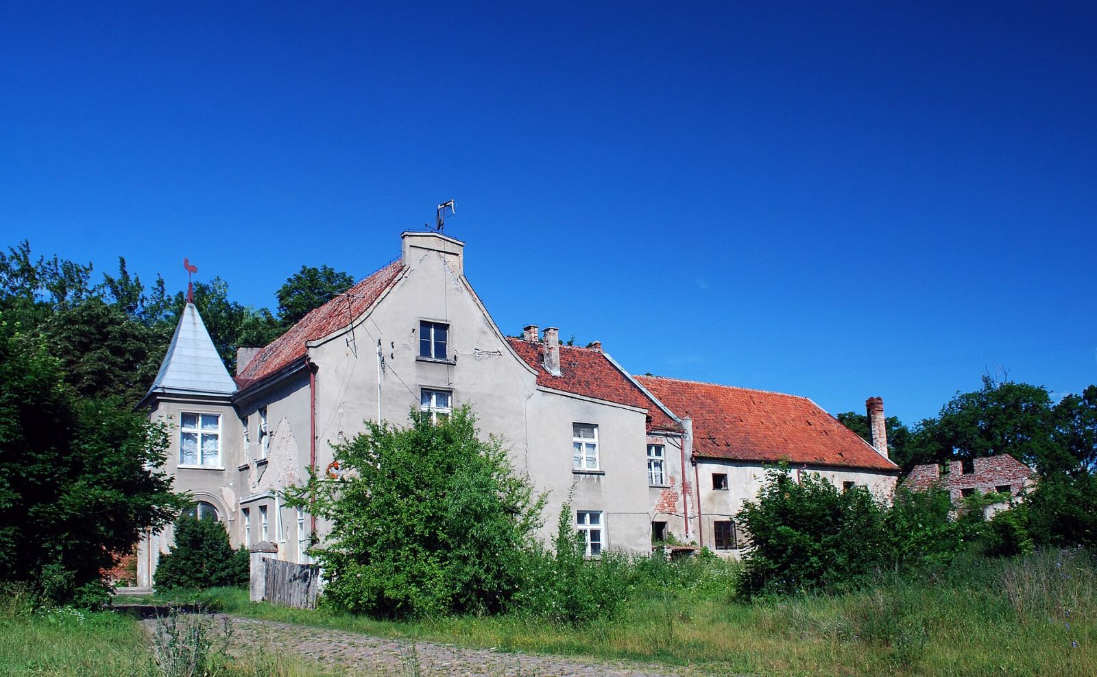 Zamek krzyżacki, ob. dom mieszkalny z kaplicą filialną pw. Świętej Trójcy, Grabiny-Zameczek