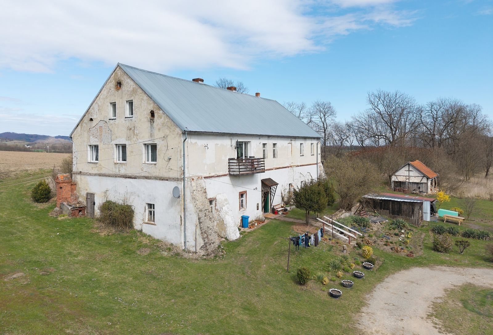 Dwór, Łączna