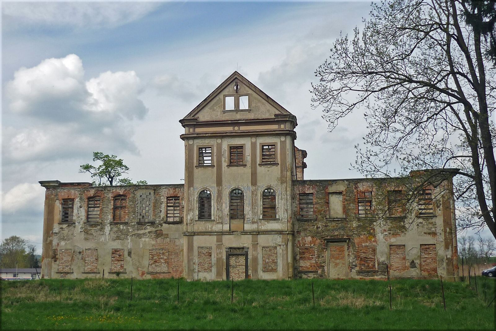 Pałac, Leśna