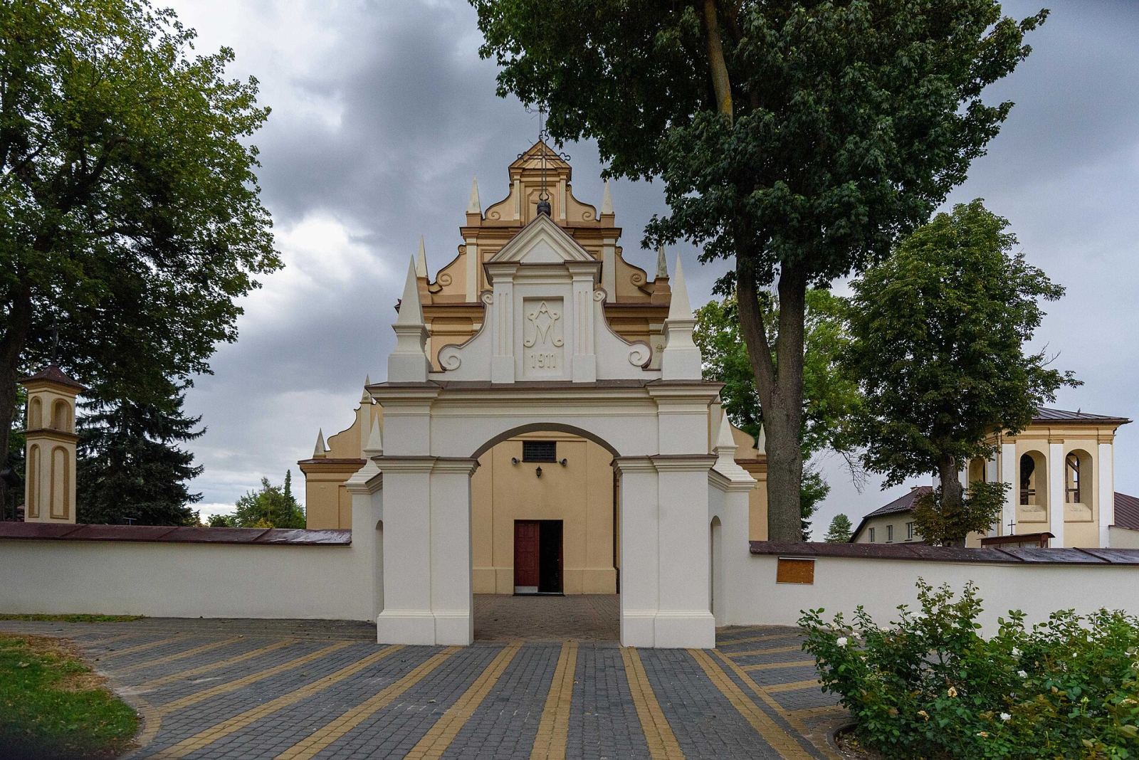 Ogrodzenie z bramkami, Kurów