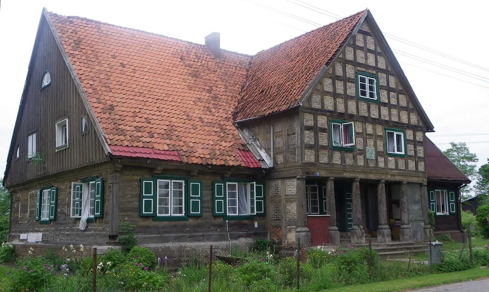 Dom podcieniowy, Gniazdowo