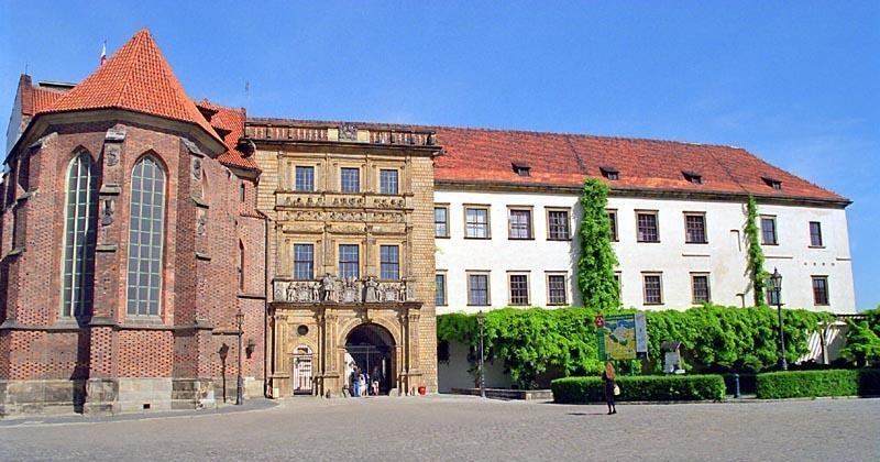 Zamek z bramą, Brzeg