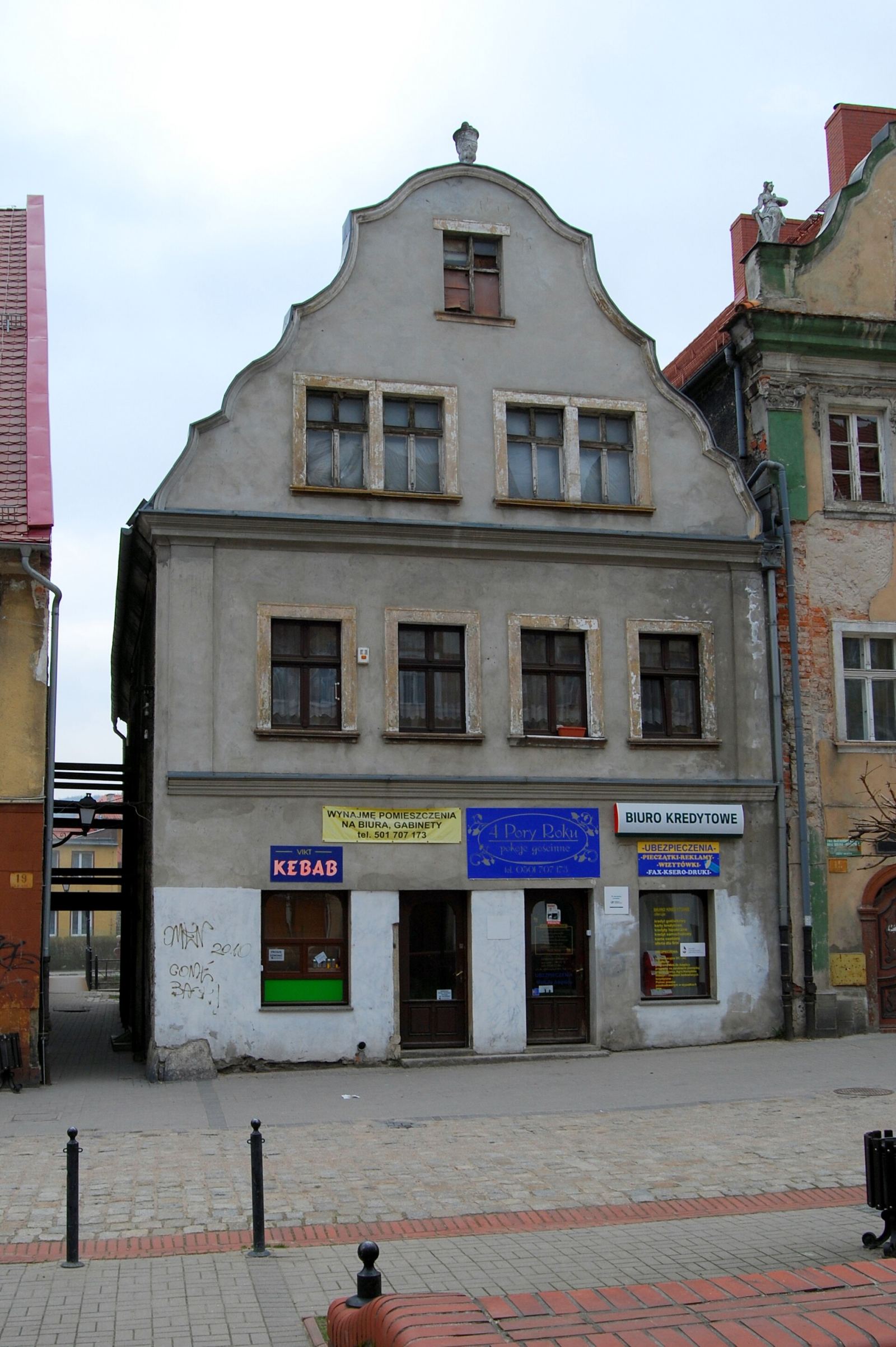 Dom, Kowary
