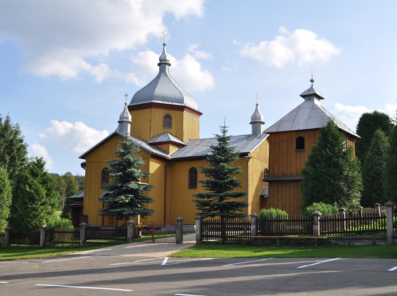 Cerkiew pw. św. Paraskewy, ob. kościół rzymskokatolicki, Leszczowate