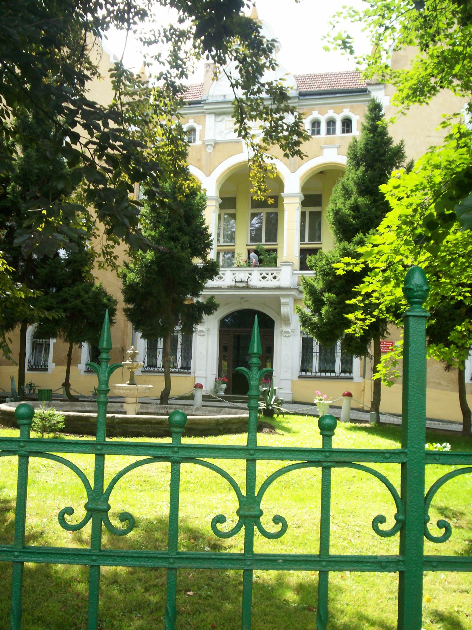 Pałac, Nielestno