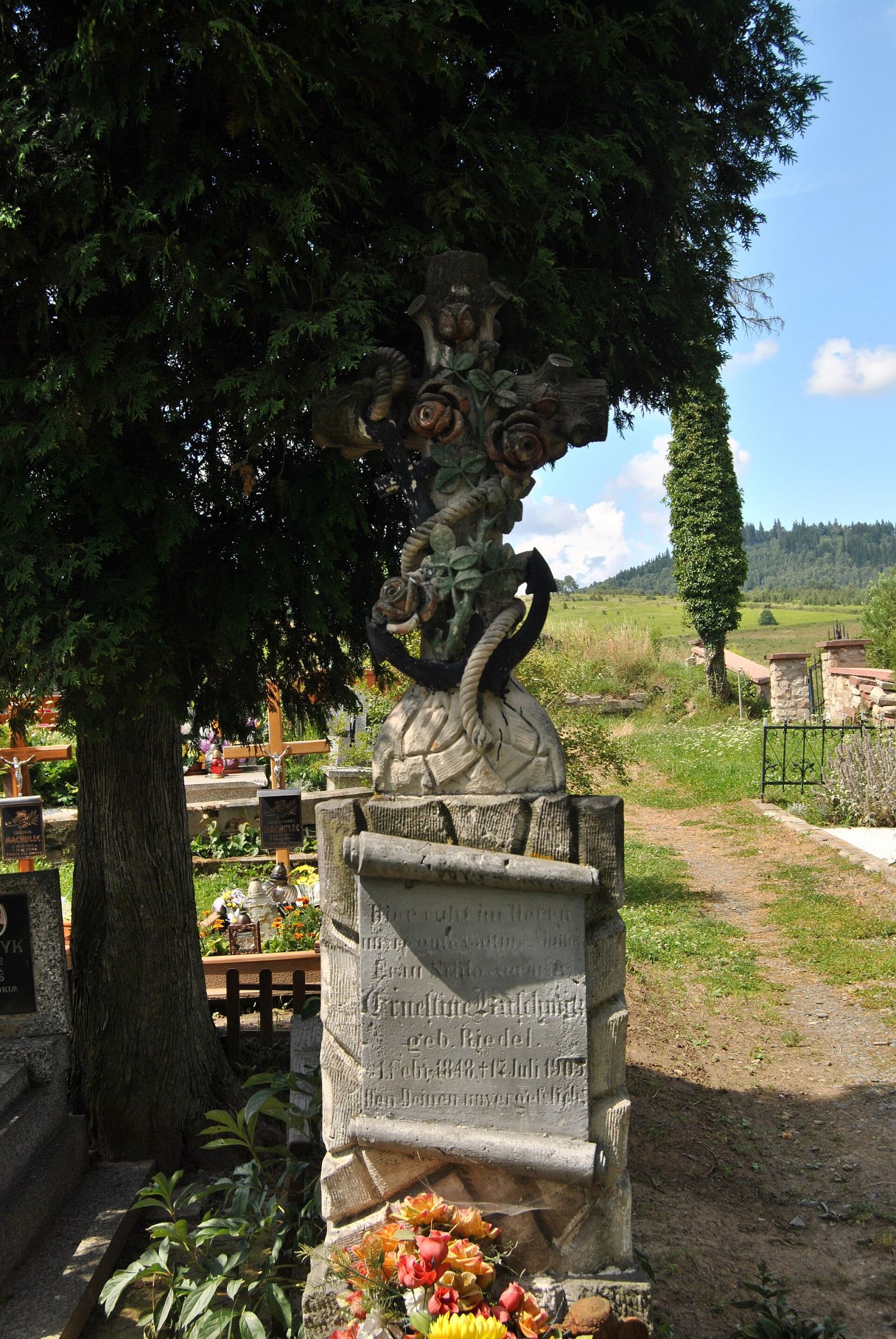 Przykościelny cmentarz rzymskokatolicki, Dziwiszów