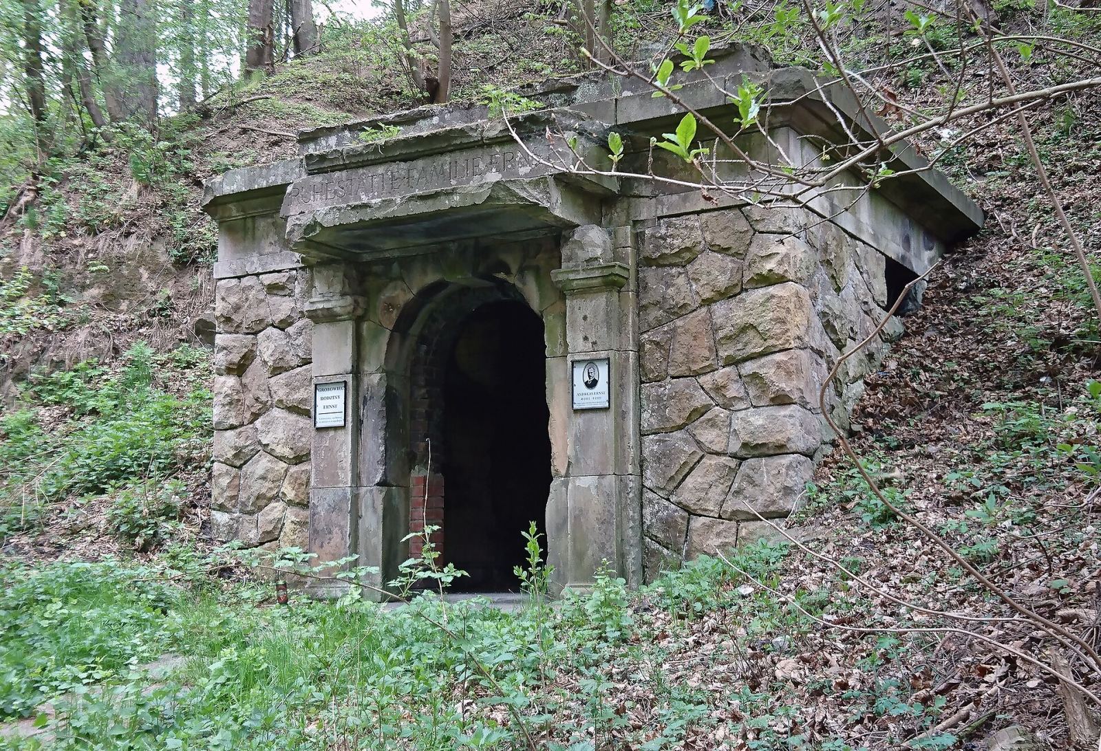 Mauzoleum rodziny Ernst, Kłodzko