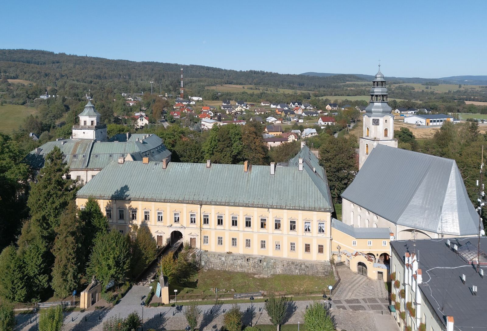 Pałac, Międzylesie