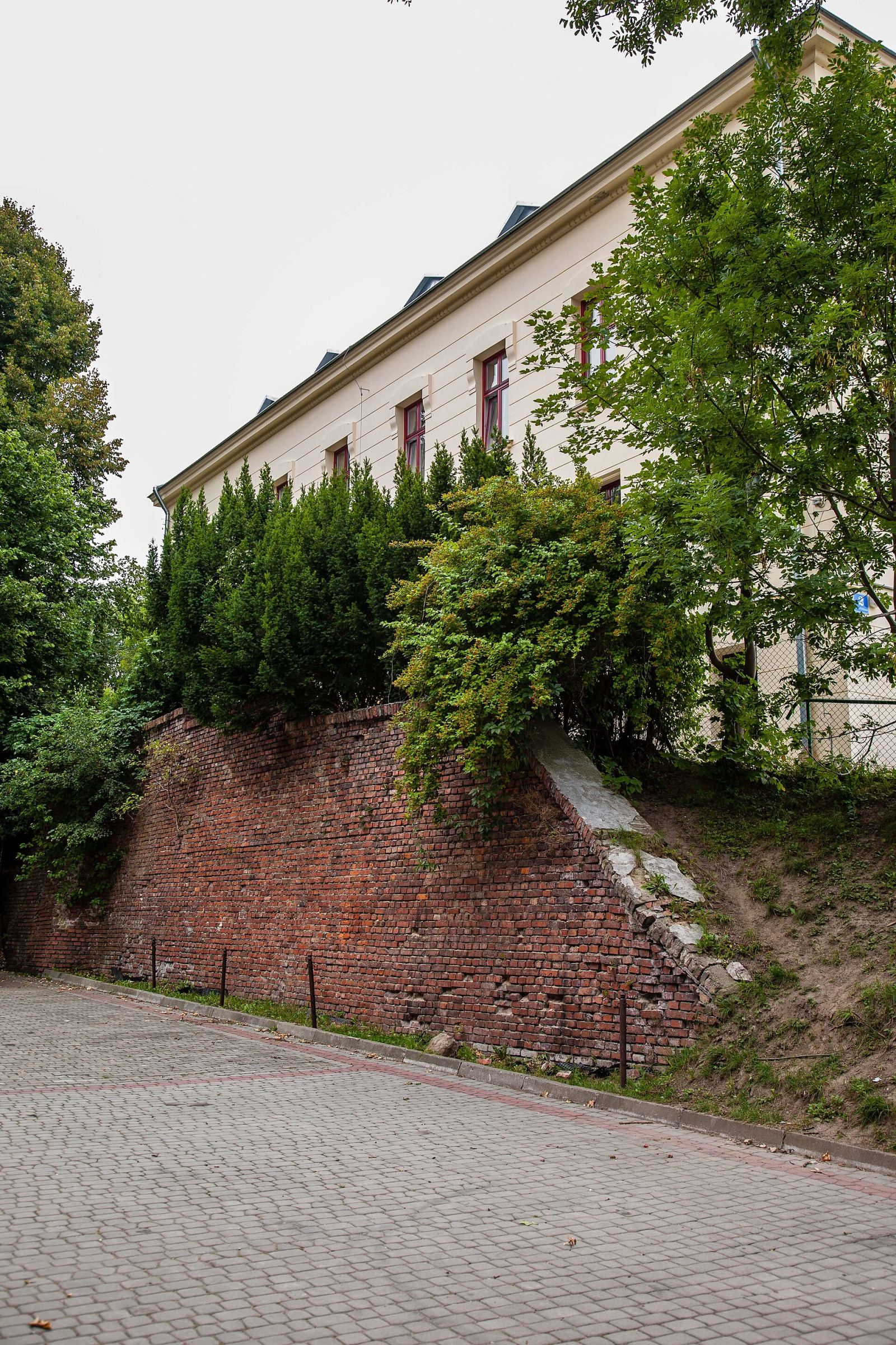 Mur oporowy, Przemyśl