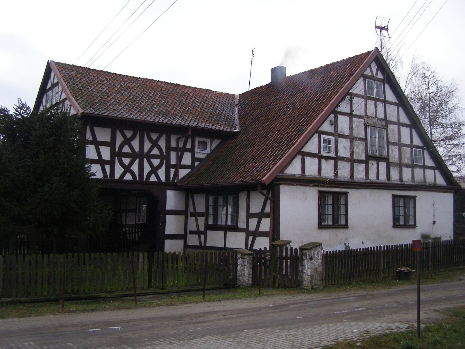 Dom podcieniowy, Różyny