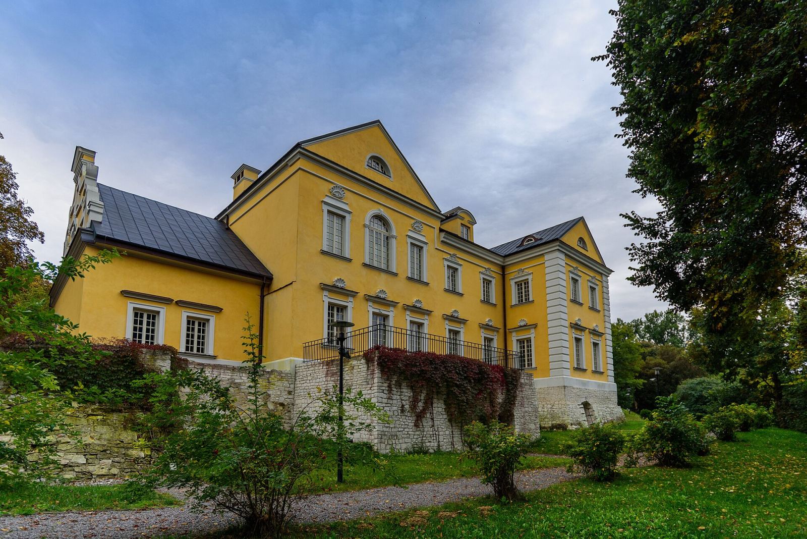 Pałac, Gardzienice Pierwsze