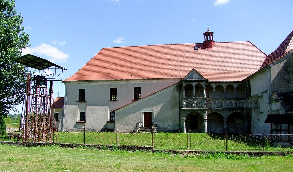 Dwór, ob. kościół filialny pw. Matki Boskiej Szkaplerznej, Nawojów Łużycki