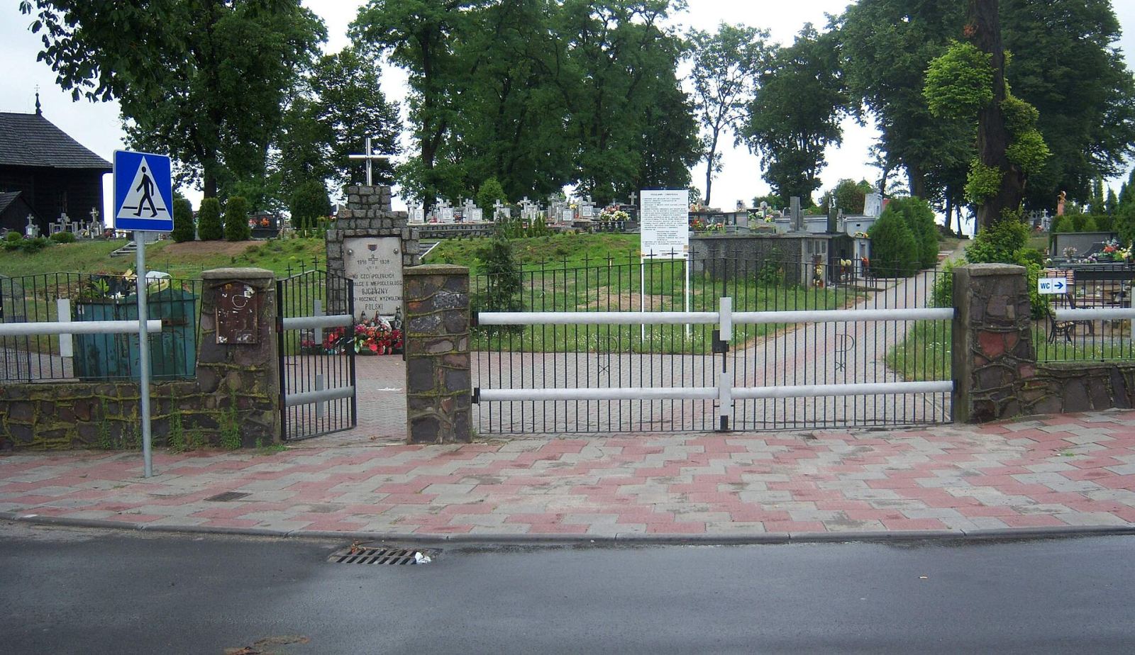 Cmentarz rzymskokatolicki, Kazimierz Biskupi