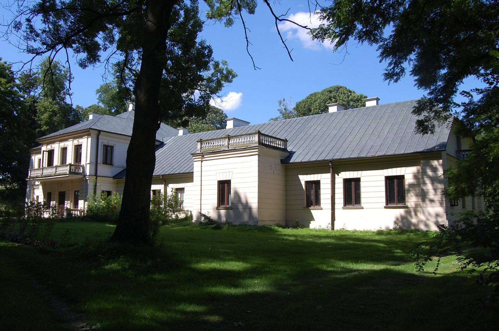 Dwór, Palikije Drugie
