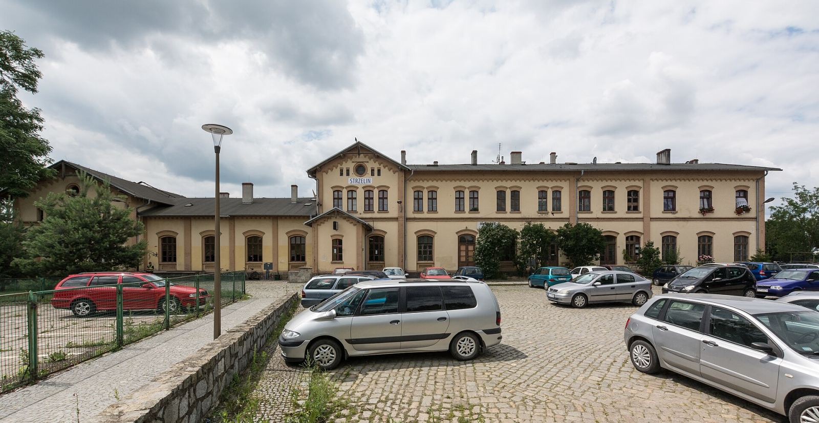 Dworzec kolejowy, Strzelin
