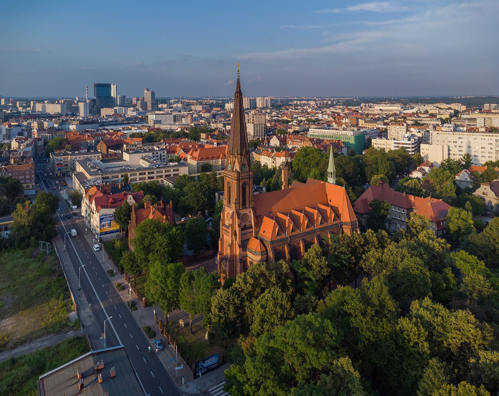 Zespół kościoła parafialnego pw. Świętych Apostołów Piotra i Pawła, Katowice