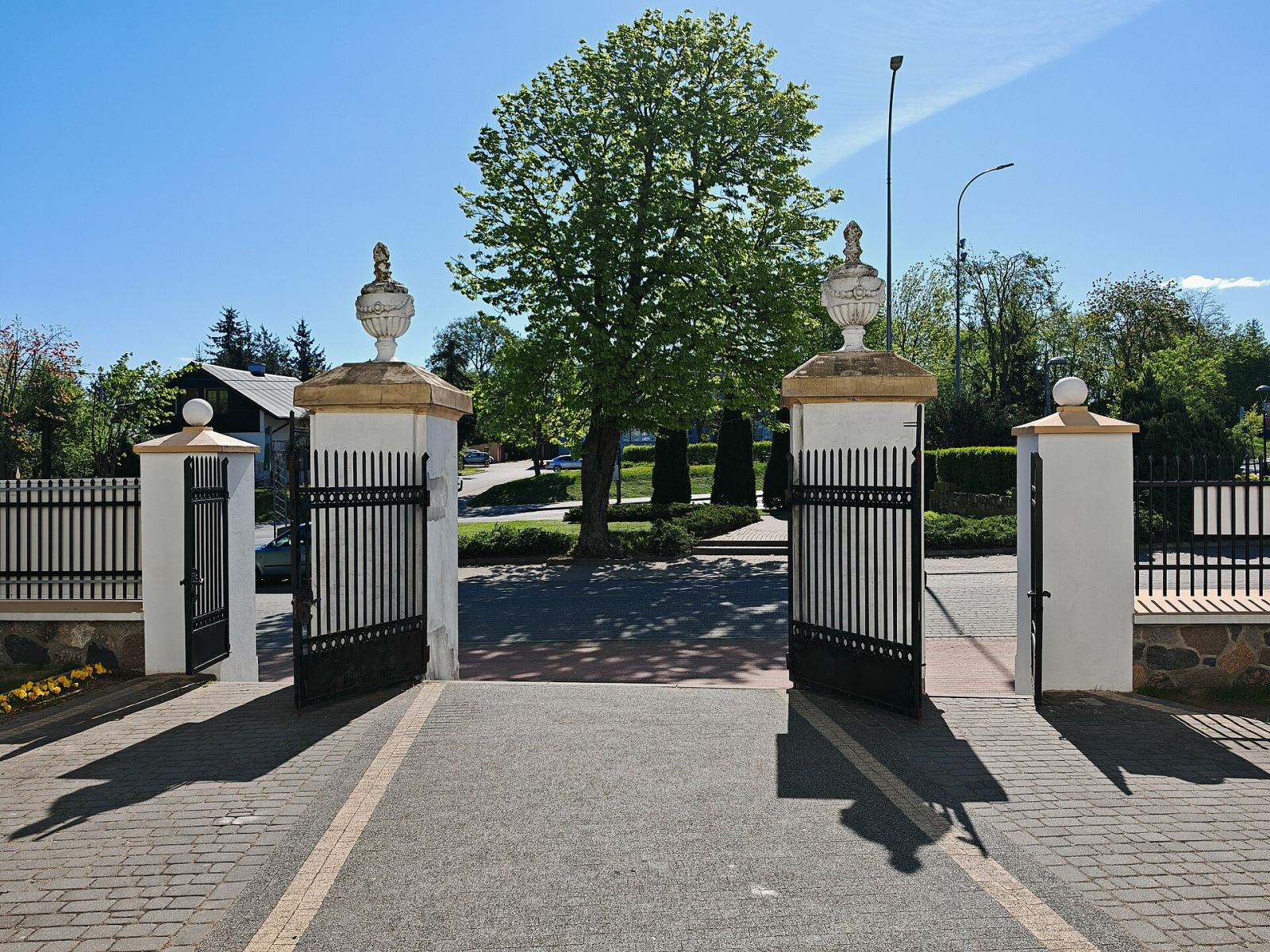 Ogrodzenie z bramą, Zambrów