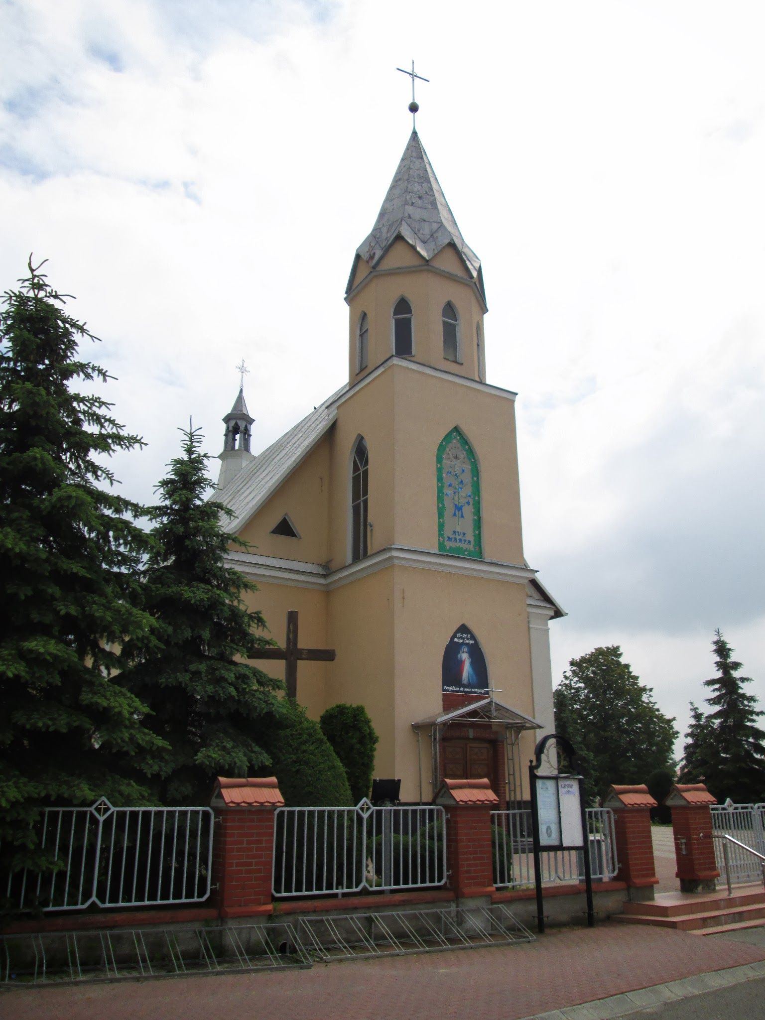 Kościół parafialny pw. Nawiedzenia Najświętszej Marii Panny, Zdziarzec