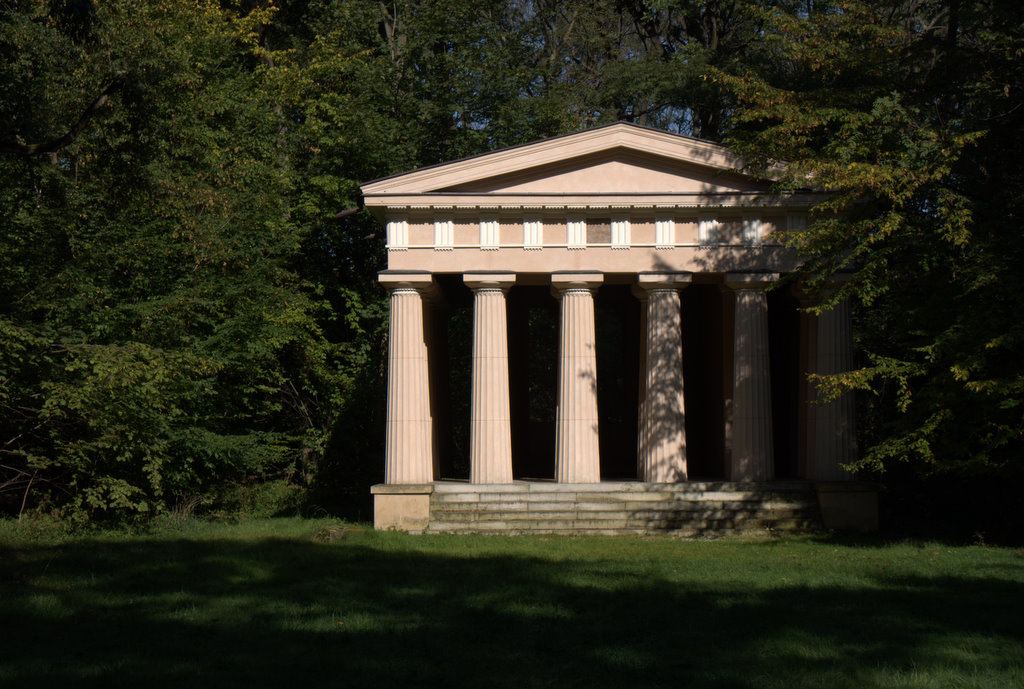 Pawilon ogrodowy - świątynia dorycka, Warszawa