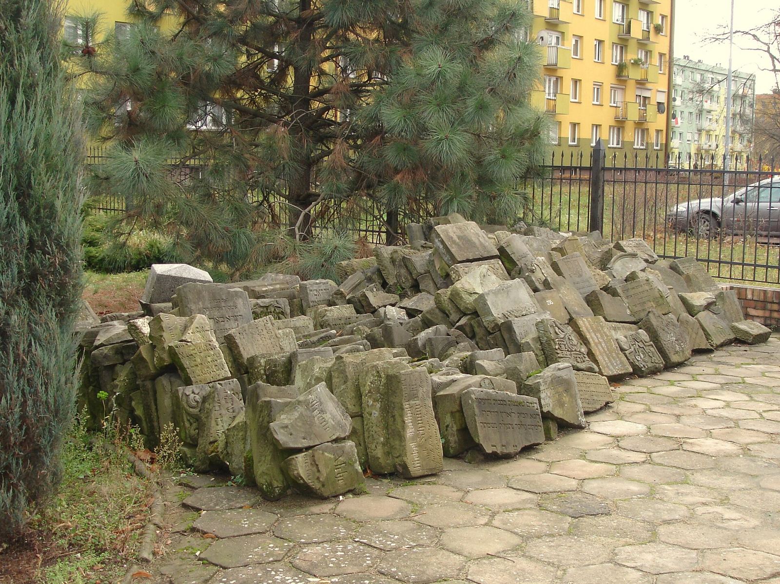 Relikty cmentarza żydowskiego, Leszno