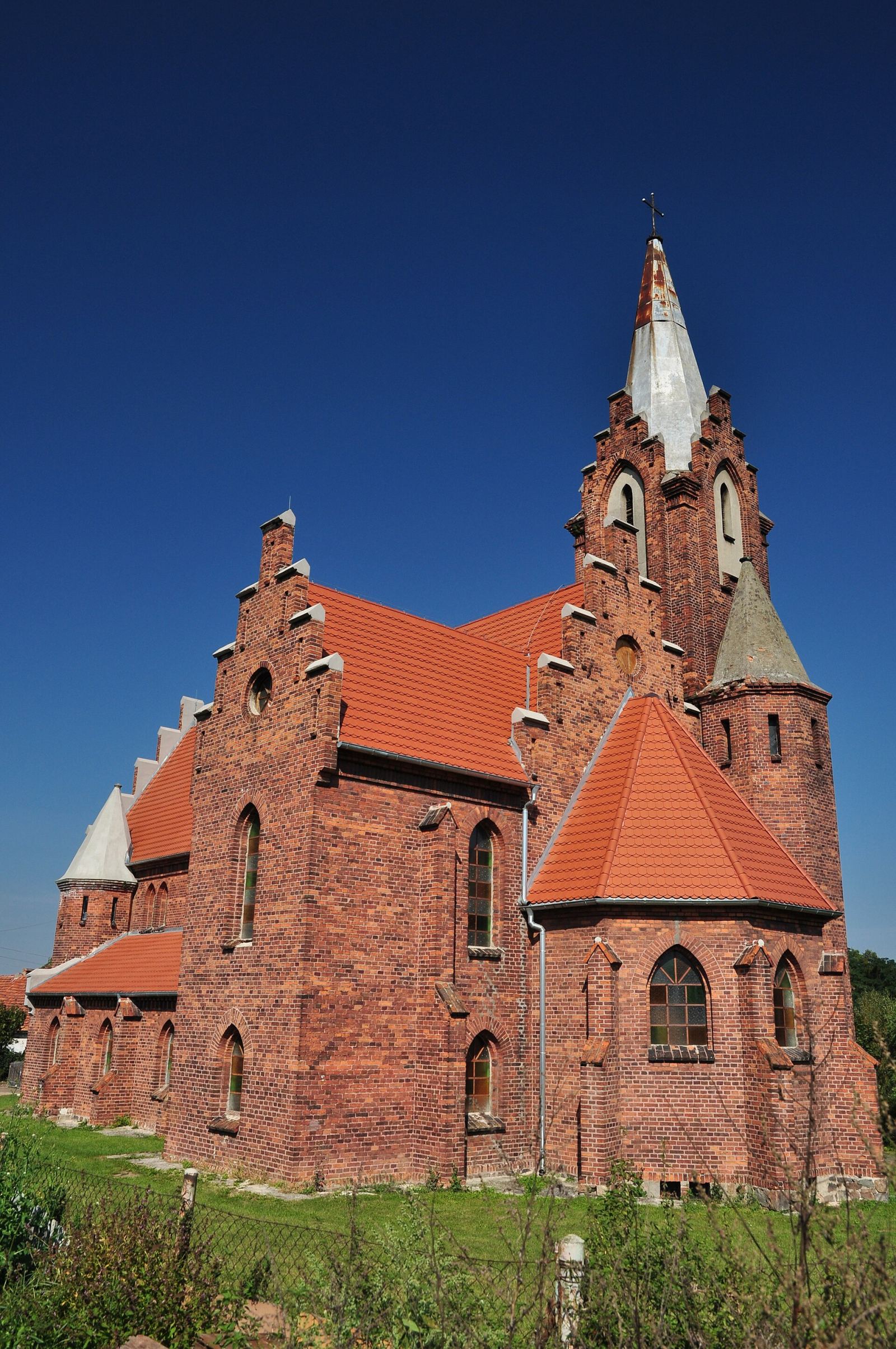 Kościół parafialny pw. Matki Boskiej Królowej Polski, Brzezinka Średzka