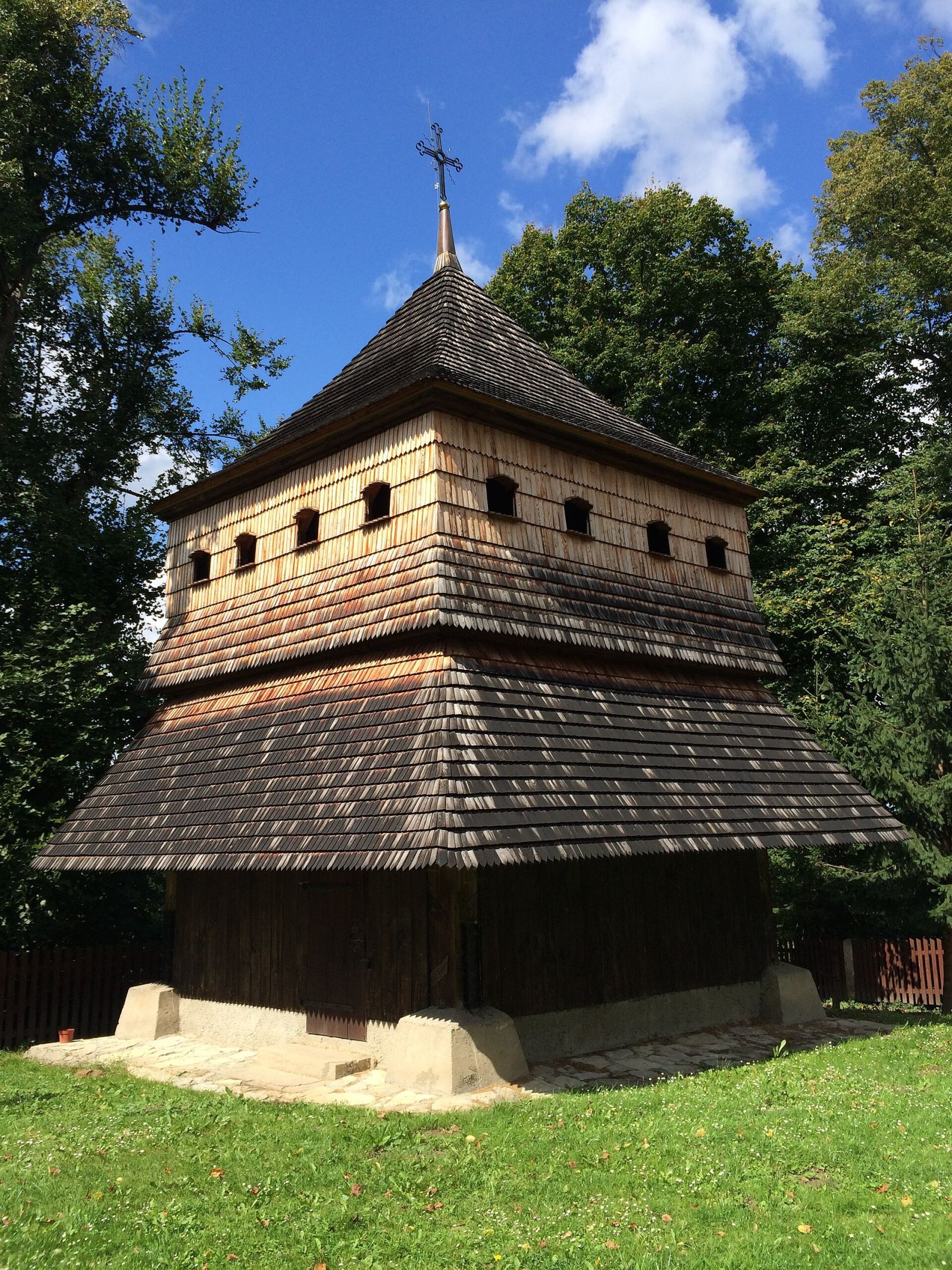 Dzwonnica, Hrebenne