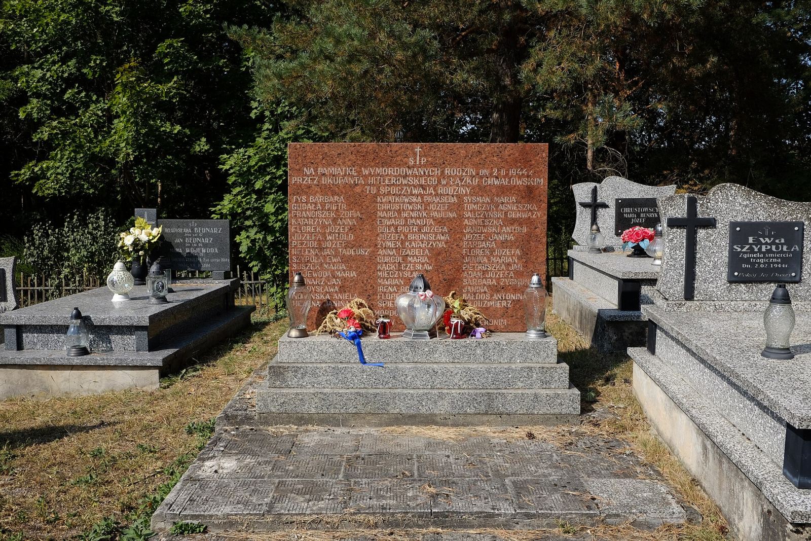 Cmentarz mieszkańców wsi zamordowanych w trakcie pacyfikacji w 1944 r., Łążek Chwałowski