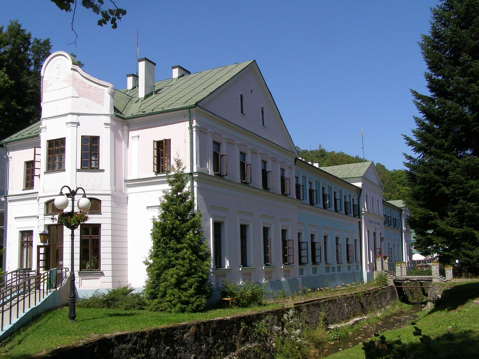 Łazienki mineralne, ob. sanatorium, Iwonicz-Zdrój